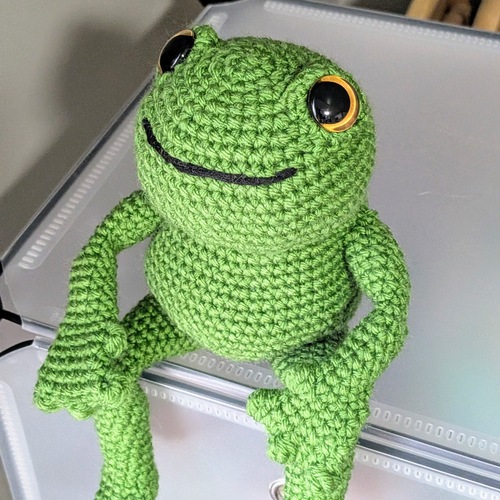 Sitting long frog